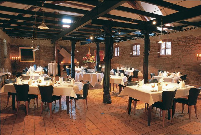 Schlosshotel Weyberhoefe Hoesbach Restaurant photo